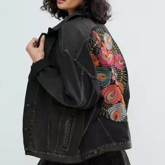Gorgeous embroidered Jacket  - Picture 1 of 8